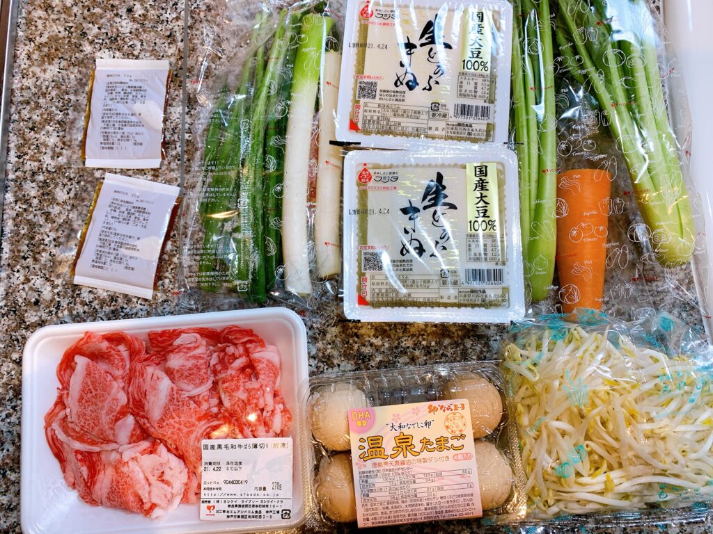 調理前の温玉のせビビンバ、粉ラー油だれの冷やっこ、中華スープ