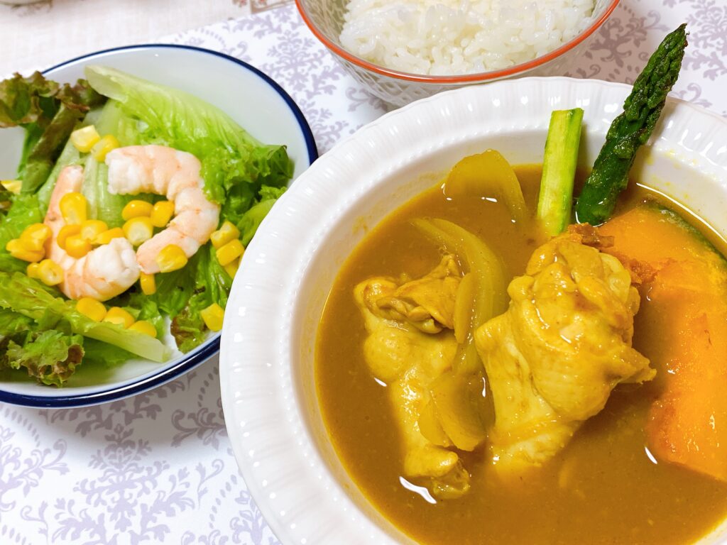 北海道スープカレー、えびのサラダ