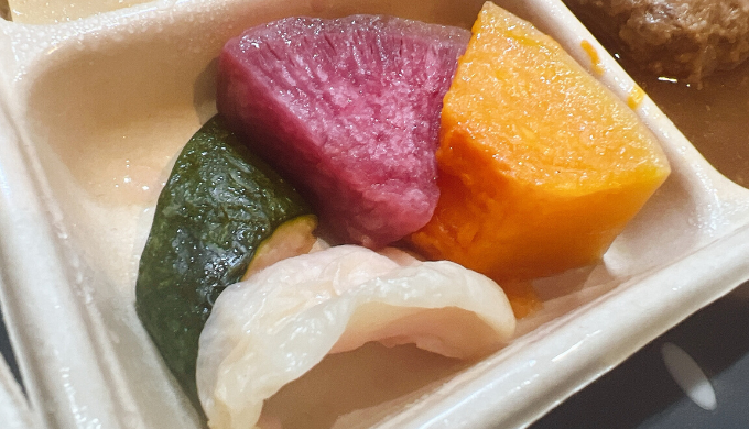 副菜は、きのこのソテーと4種の野菜のエチュベ。